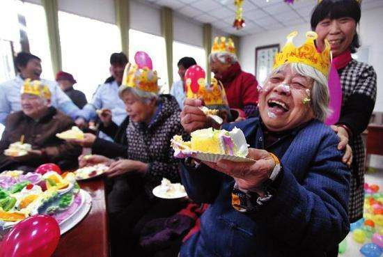 生日慰问、温馨四溢